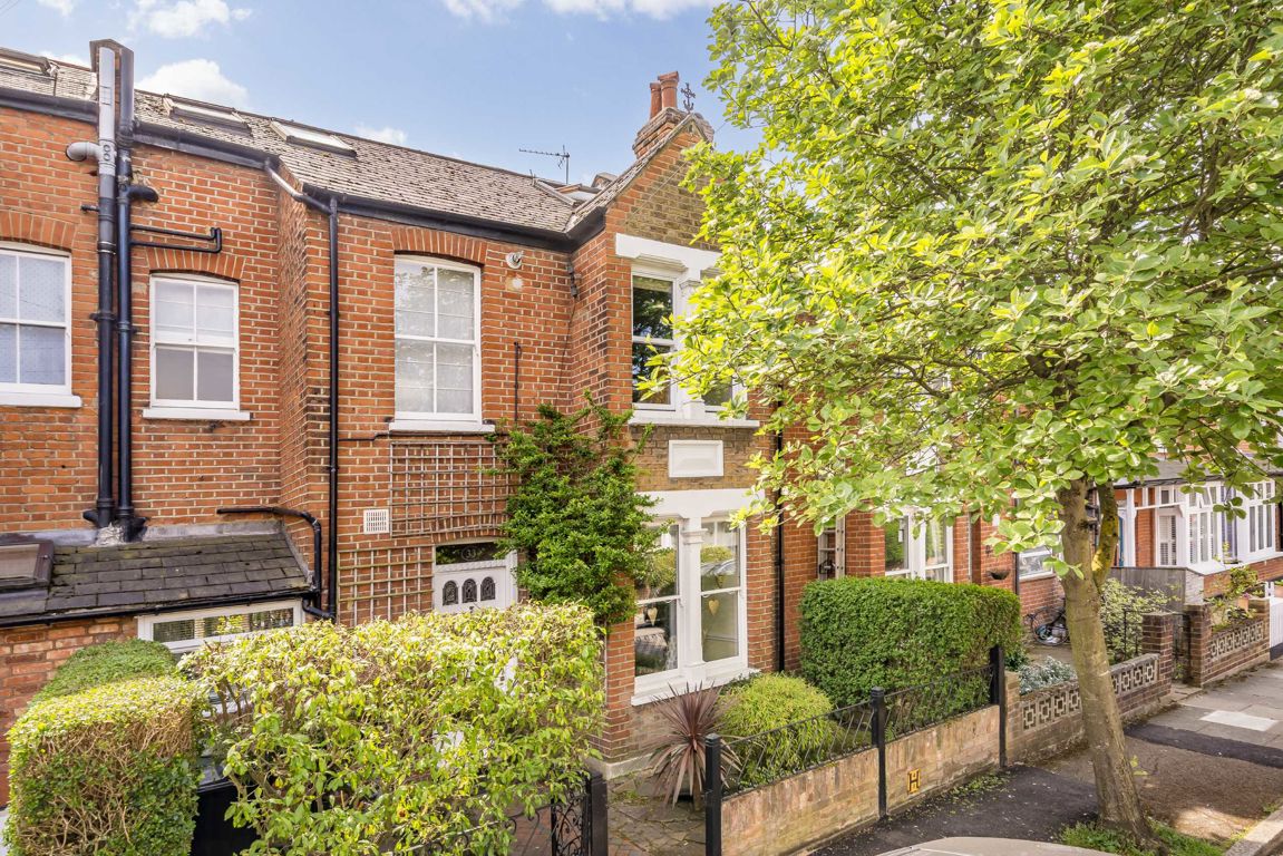 5 bedroom country house for sale