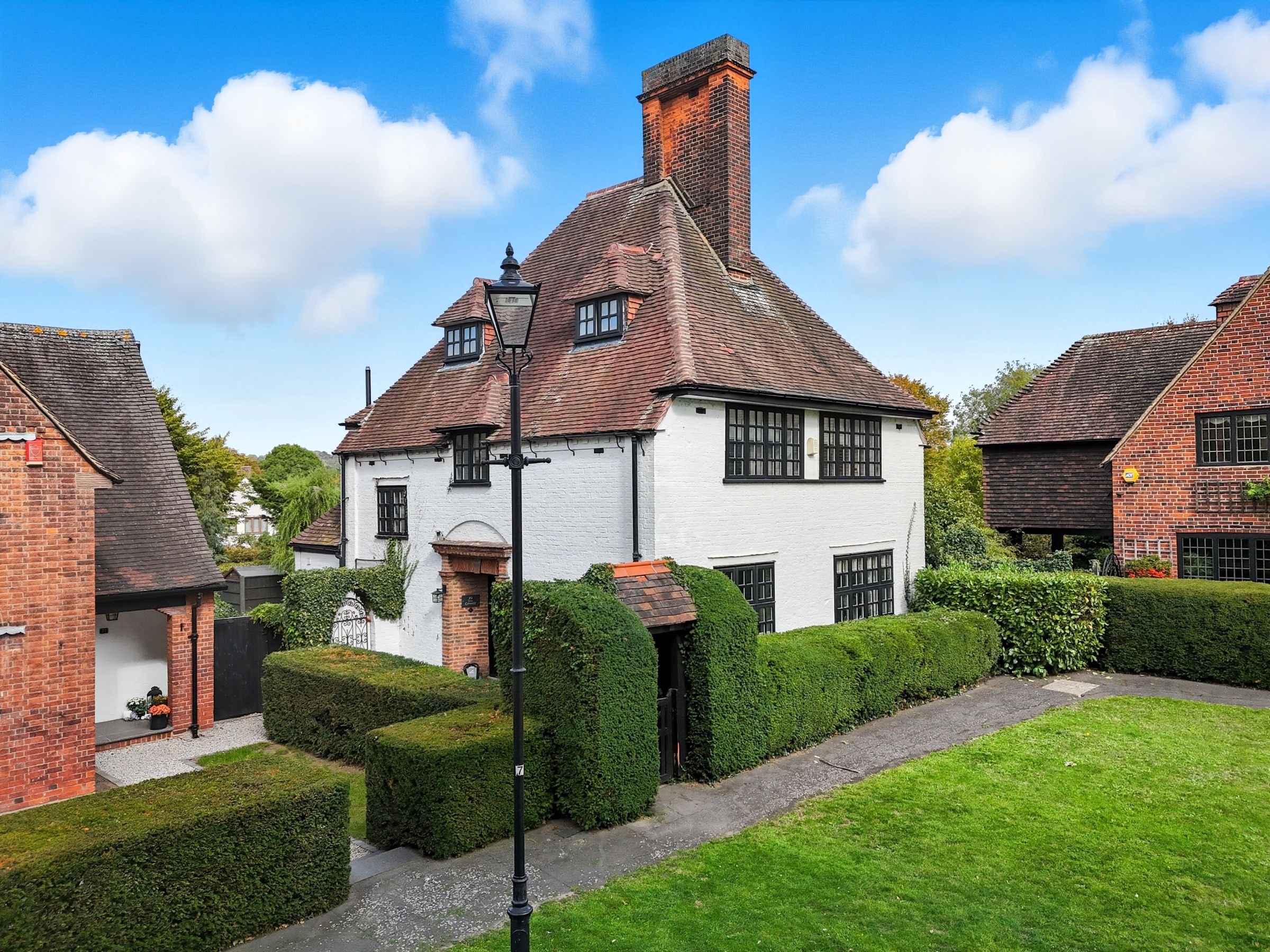 4 bedroom detached house for sale 0