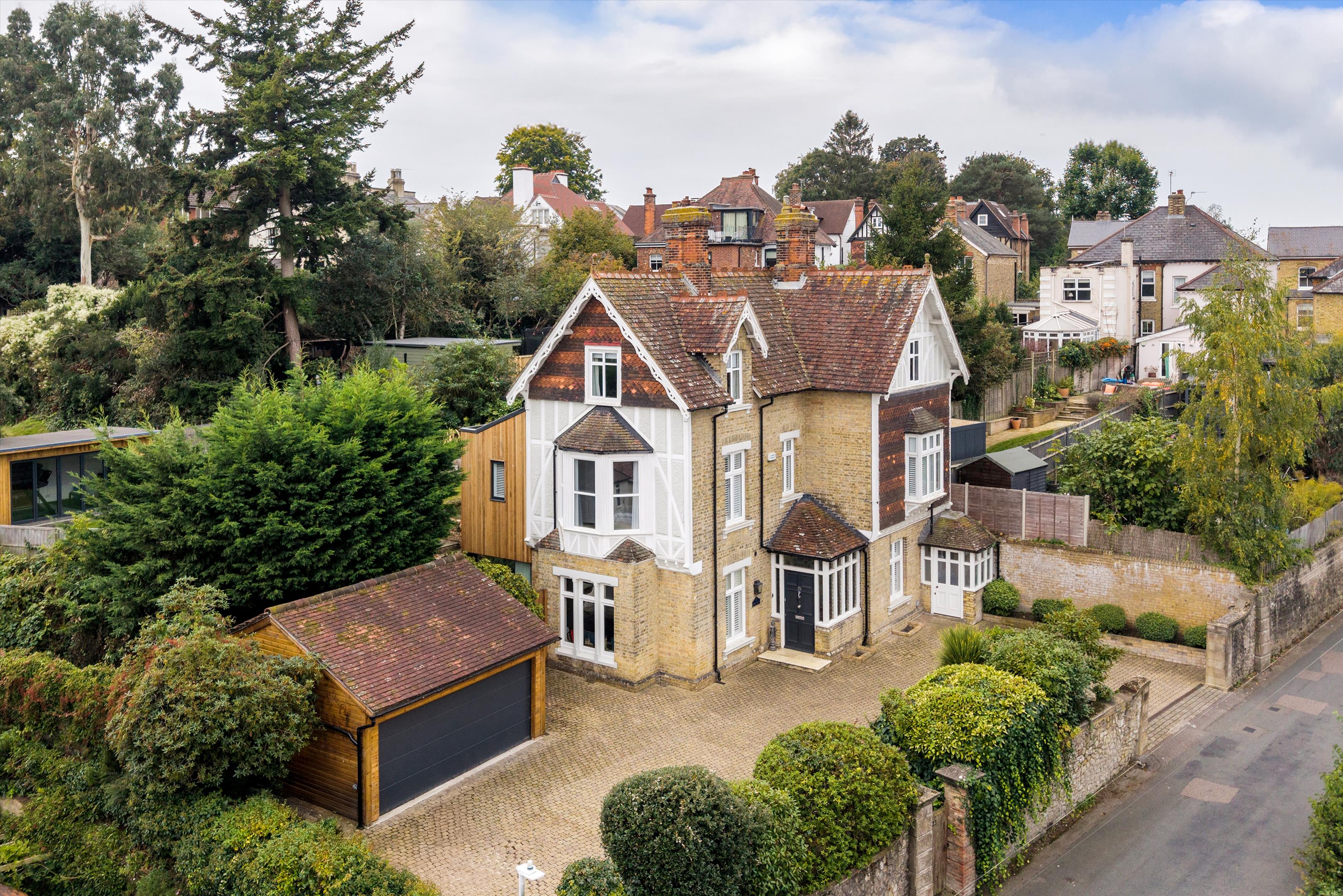 5 bedroom detached house for sale 0