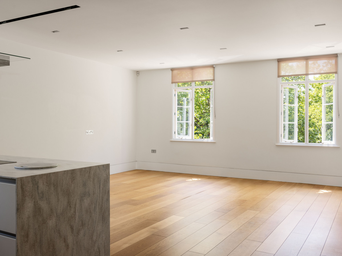 5 bedroom maisonette for sale