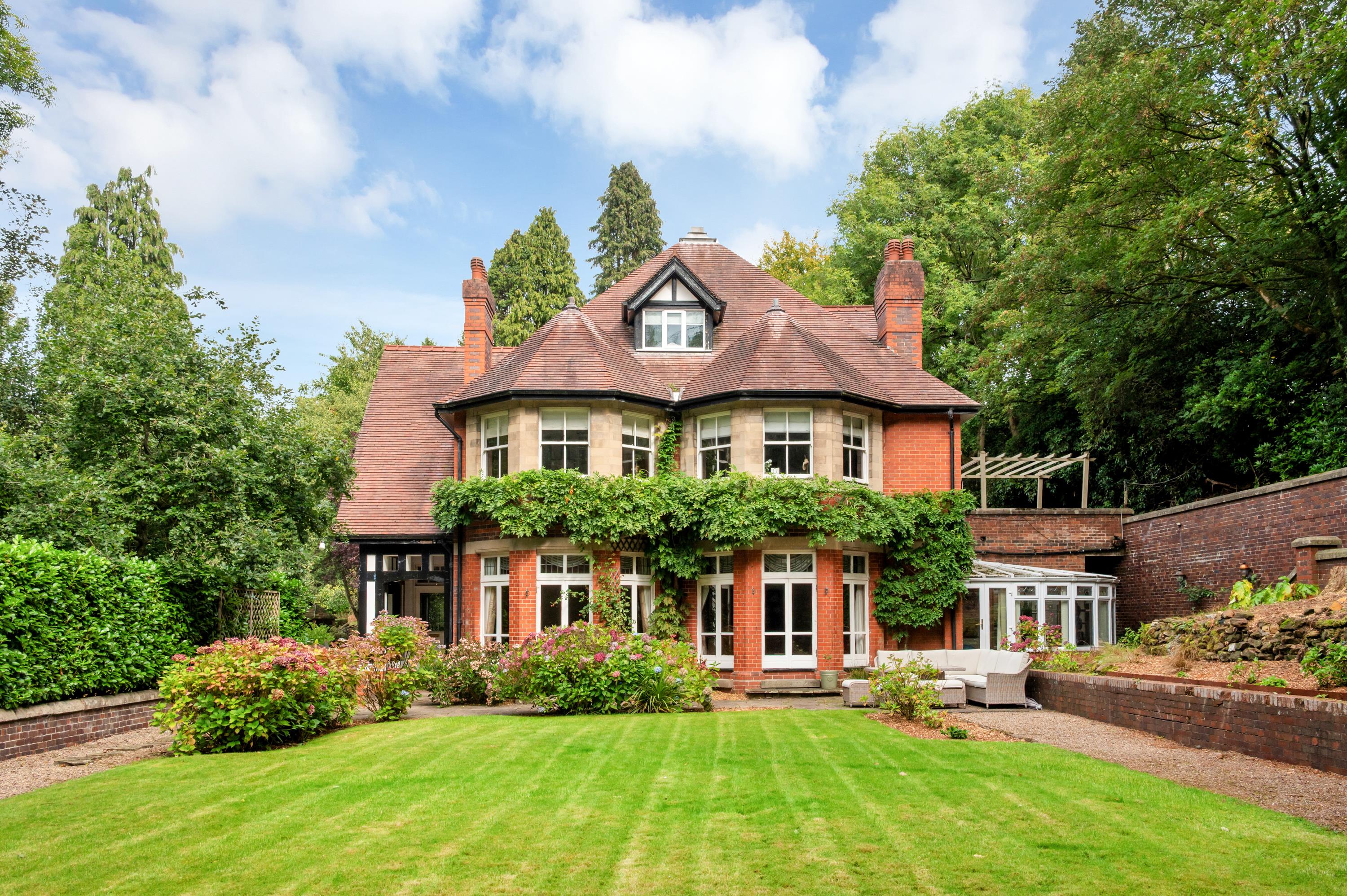 7 bedroom detached house for sale 0