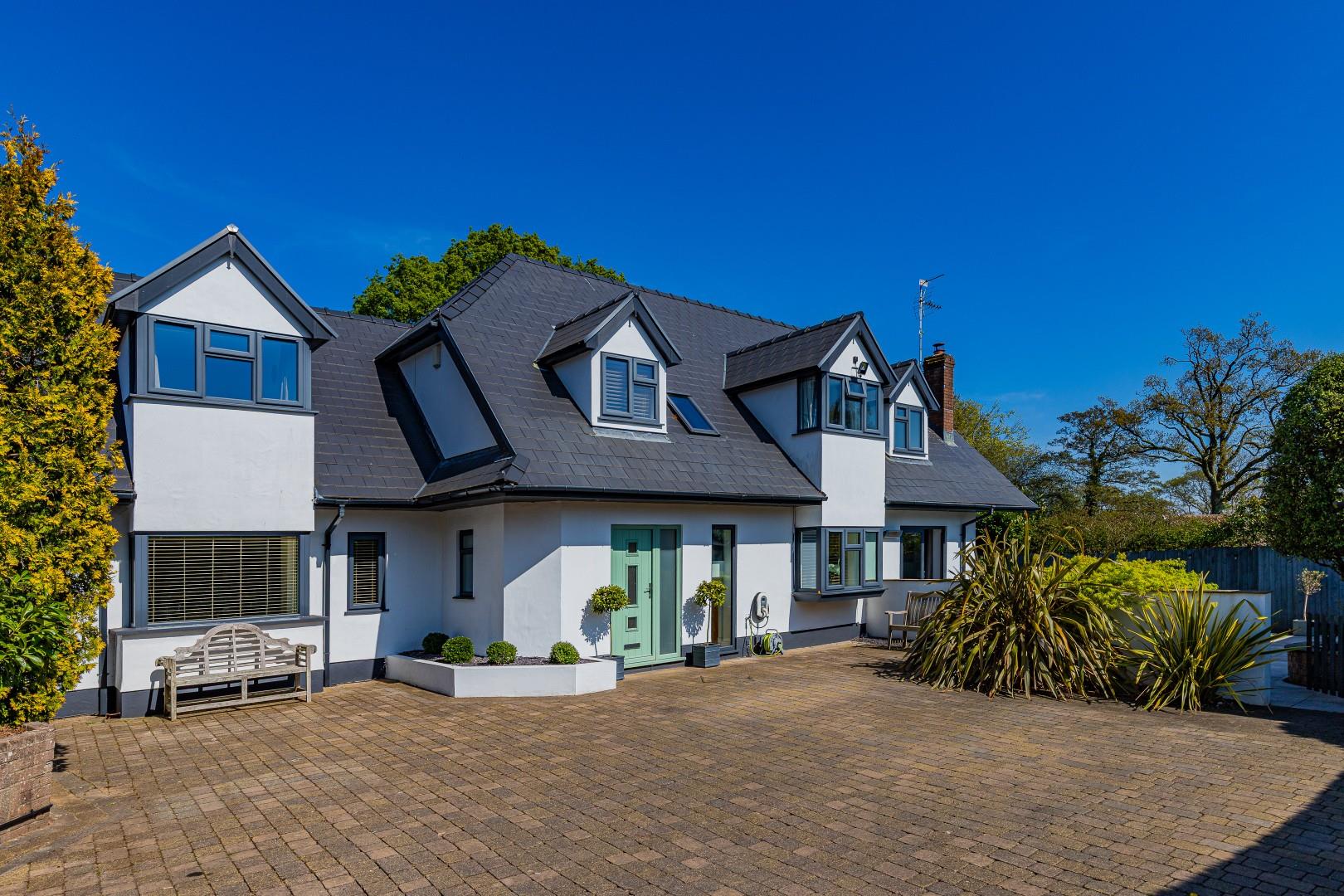 5 bedroom detached house for sale 0