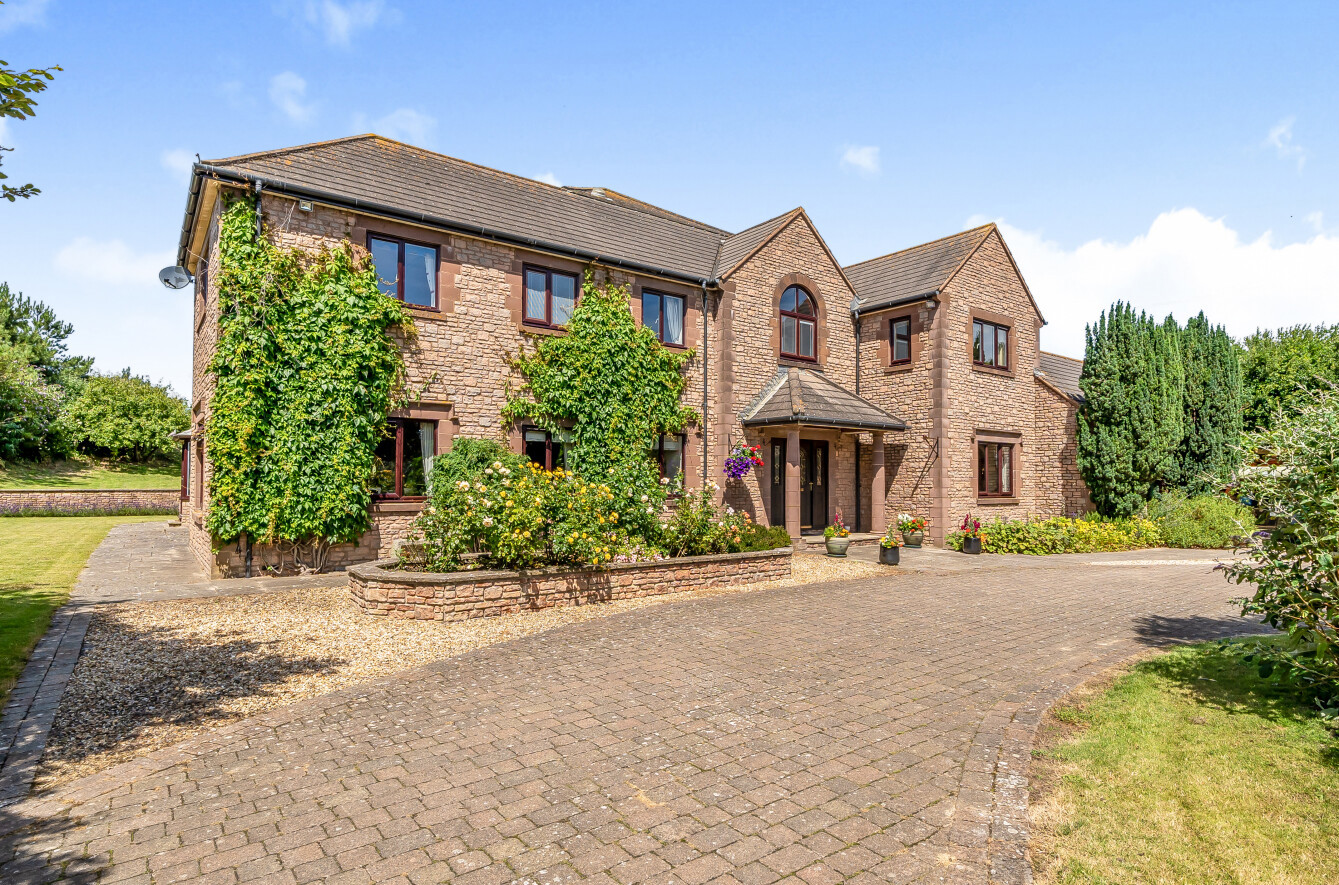 6 bedroom detached house for sale 0
