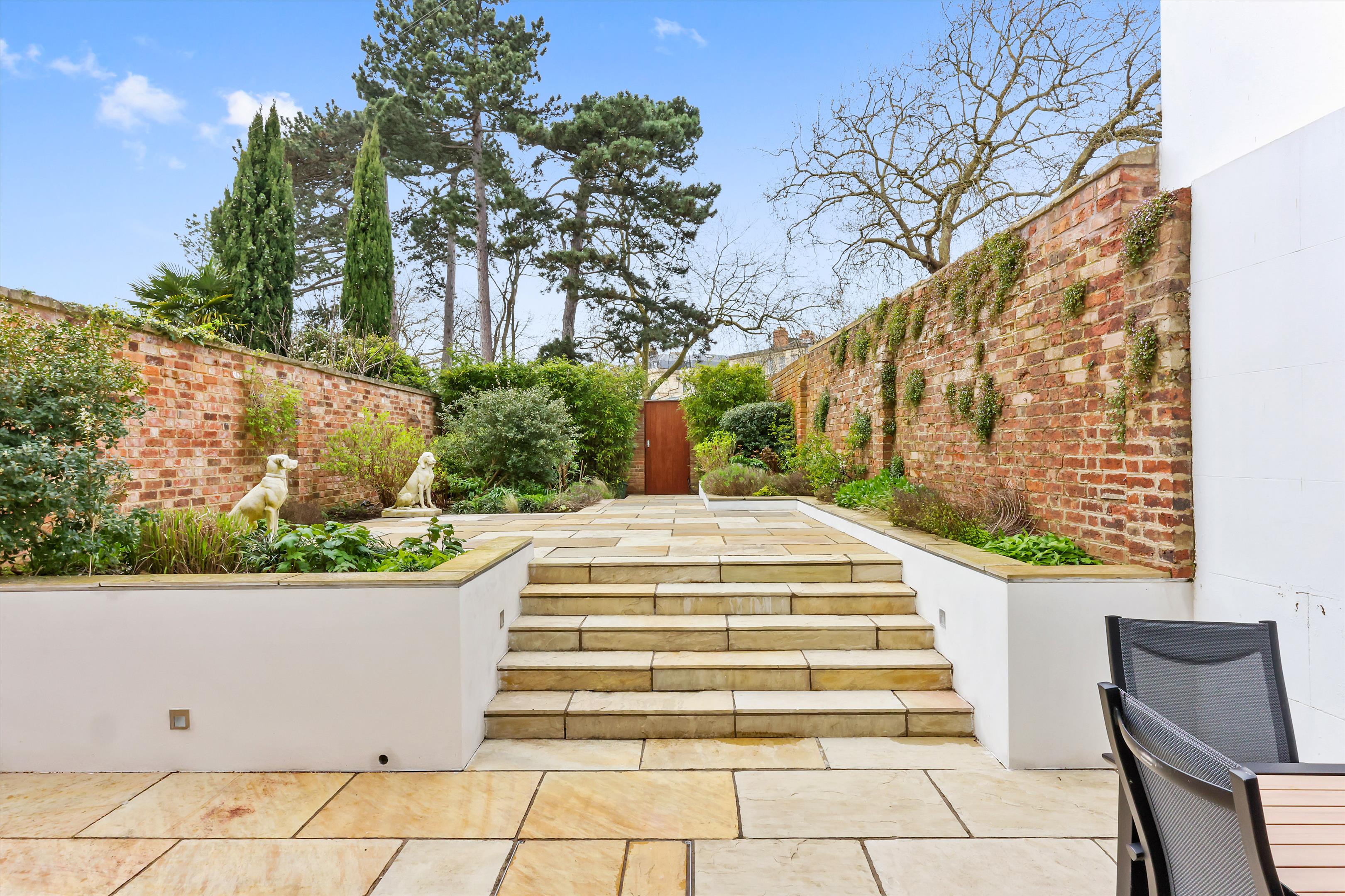 5 bedroom terraced house for sale 0