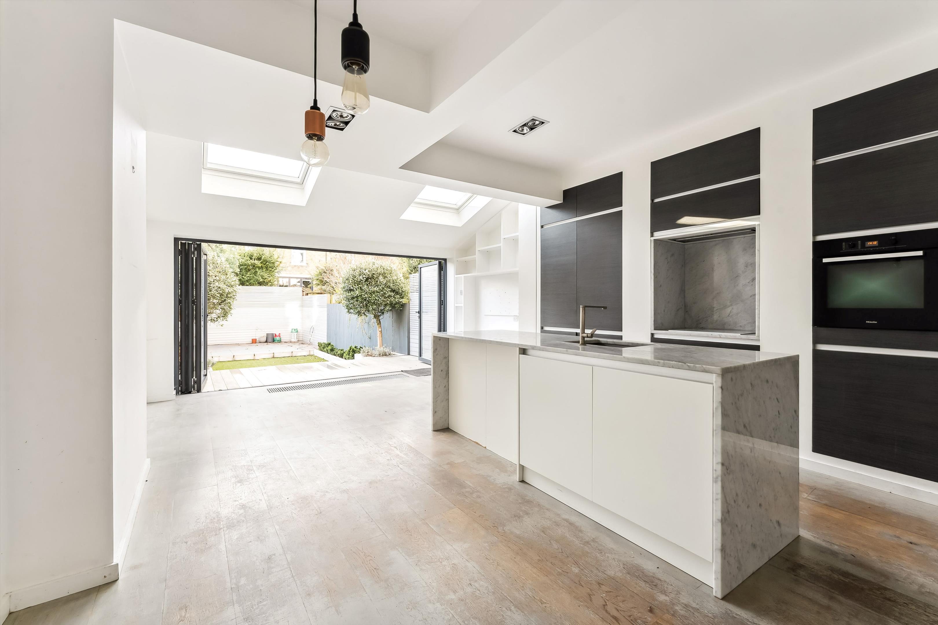 4 bedroom terraced house for sale 0