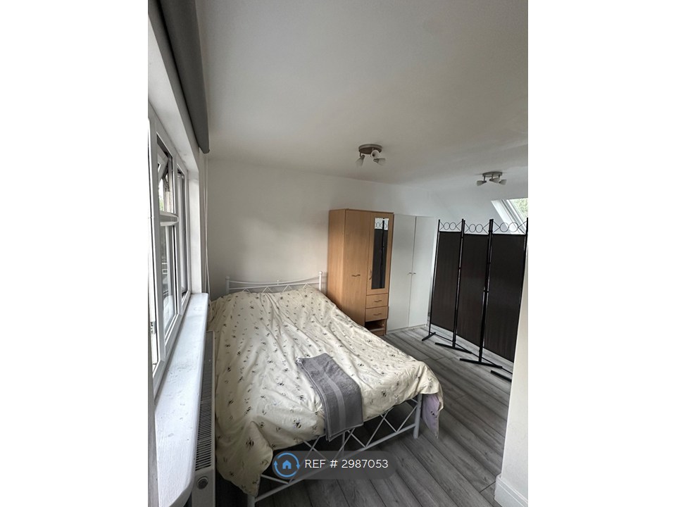 Farm Road, Edgware photo 5