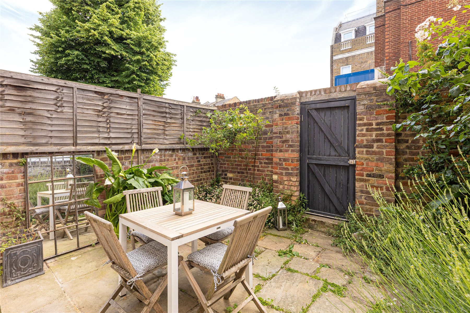 2 bedroom flat for sale 0