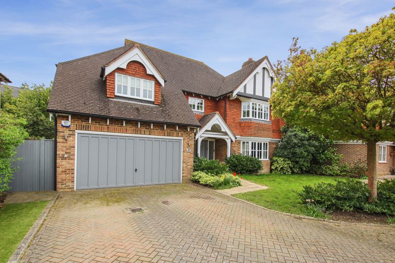5 bedroom detached house for sale 0