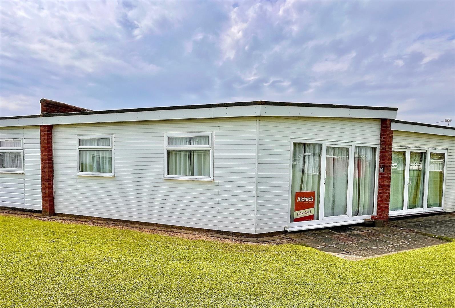 101 Winterton Valley Estate, Edward Road, Winterton-on-Sea, NR29 4BX - listing photo
