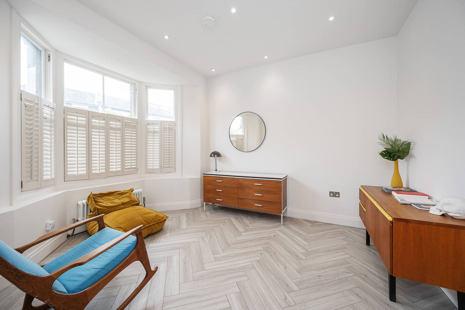 4 bedroom flat for sale 0