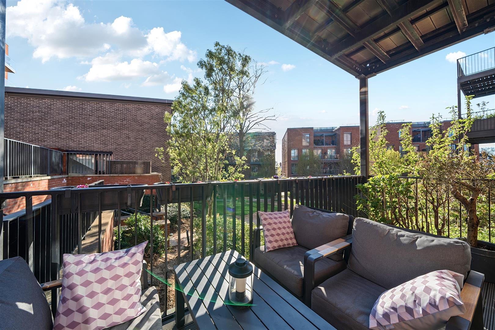 2 bedroom flat for sale 0