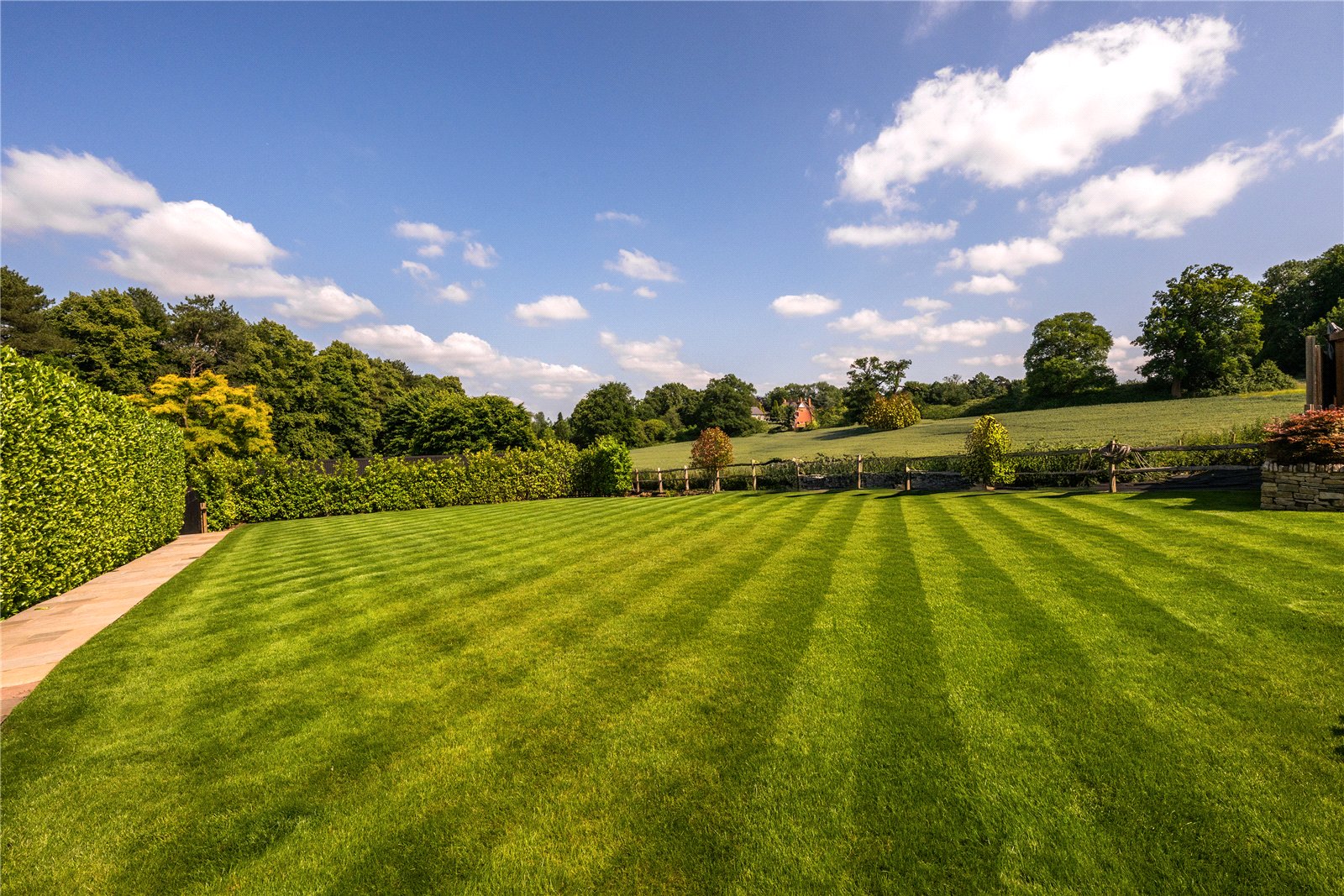 5 bedroom detached house for sale 0