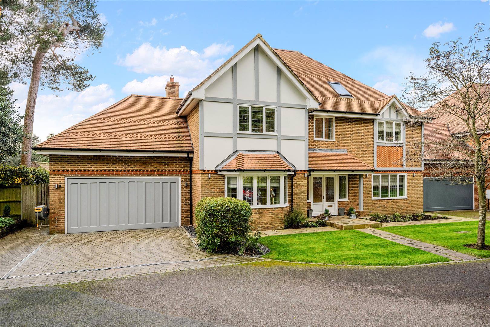 5 bedroom detached house for sale