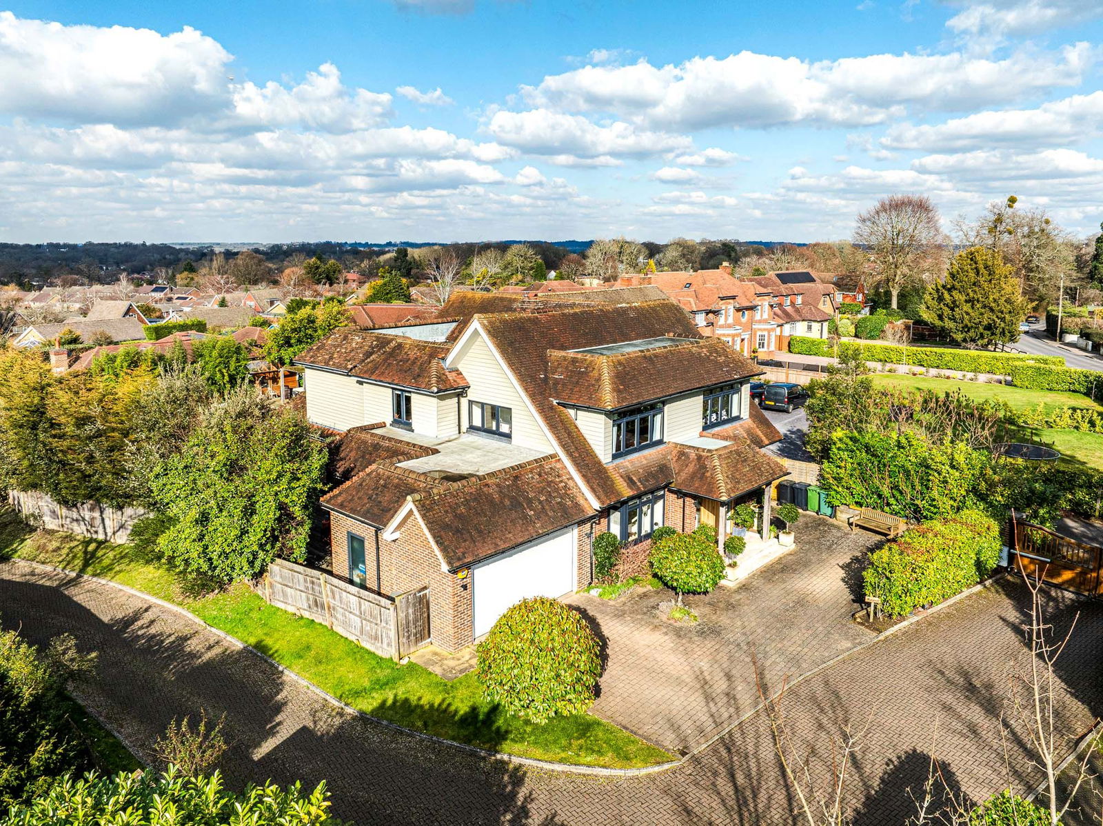6 bedroom detached house for sale 0