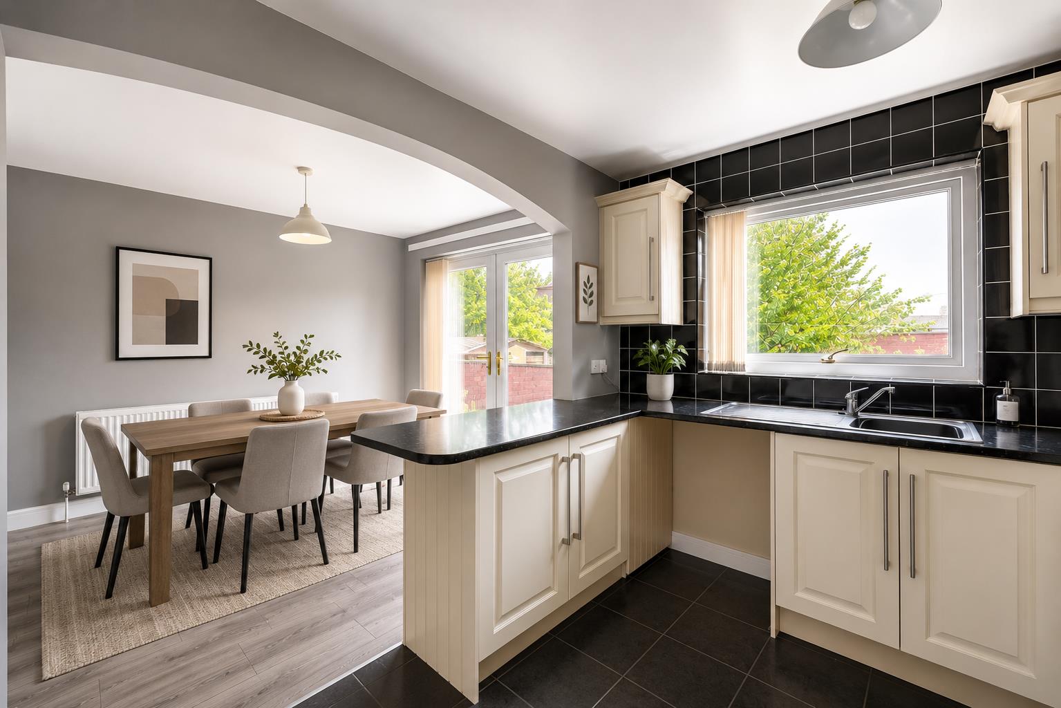 2 bed flat for sale
