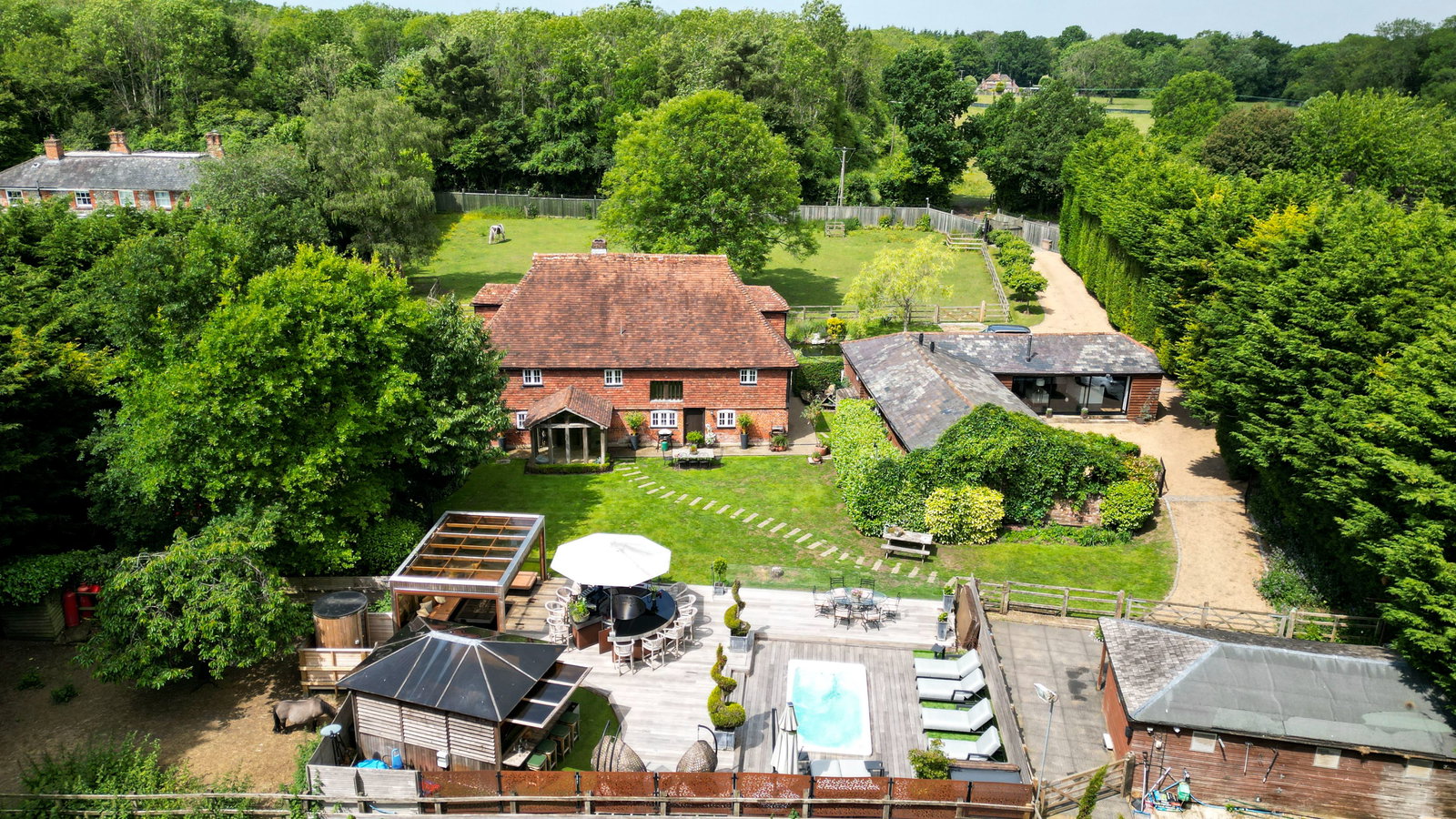 5 bedroom detached house for sale 0