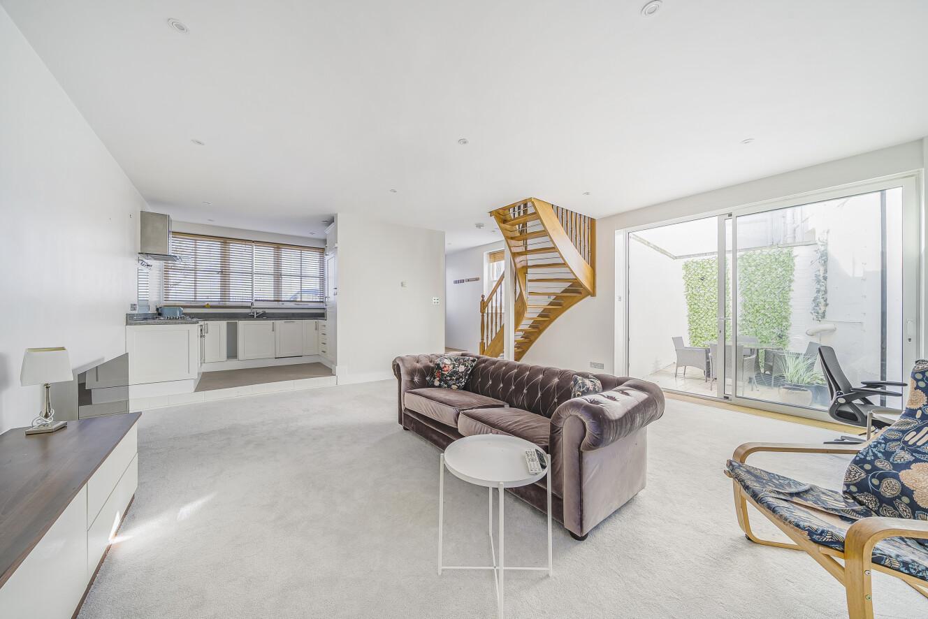 2 bedroom semi-detached house for sale 0