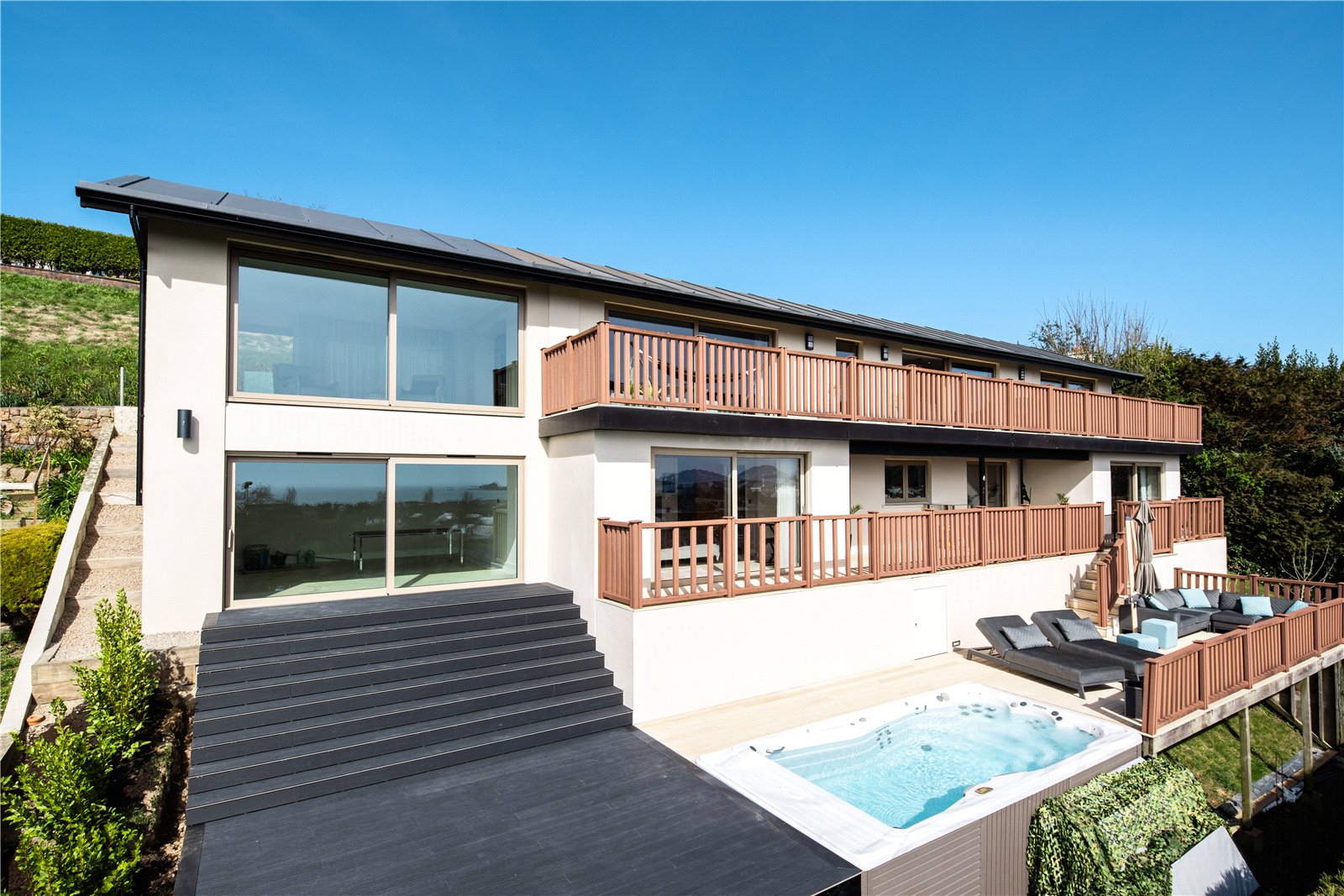 4 bedroom detached house for sale 0