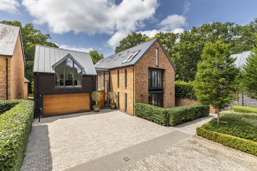 5 bedroom detached house for sale 0