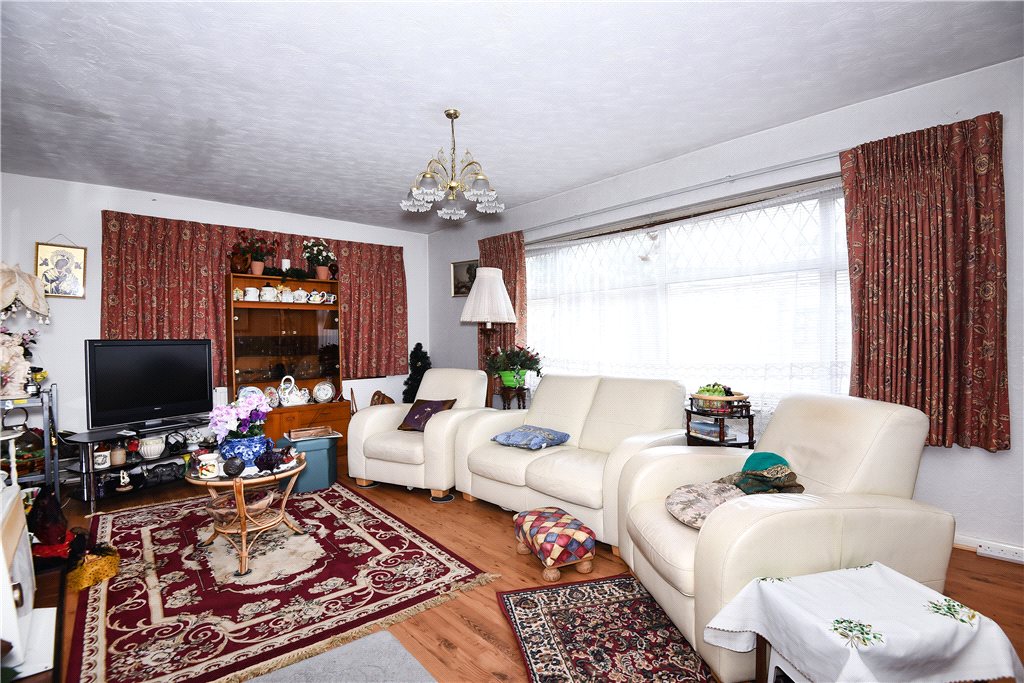 Free property report 2 The Circuits, Pinner, HA5 2BD Chimnie