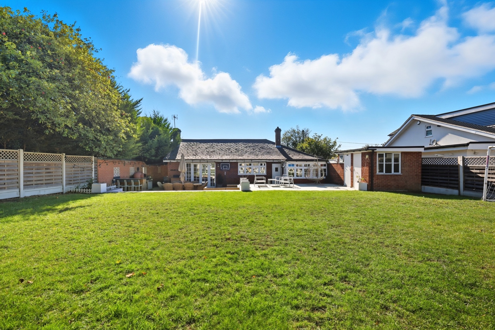 Swinburne,, Lower Road, Brentwood photo 3