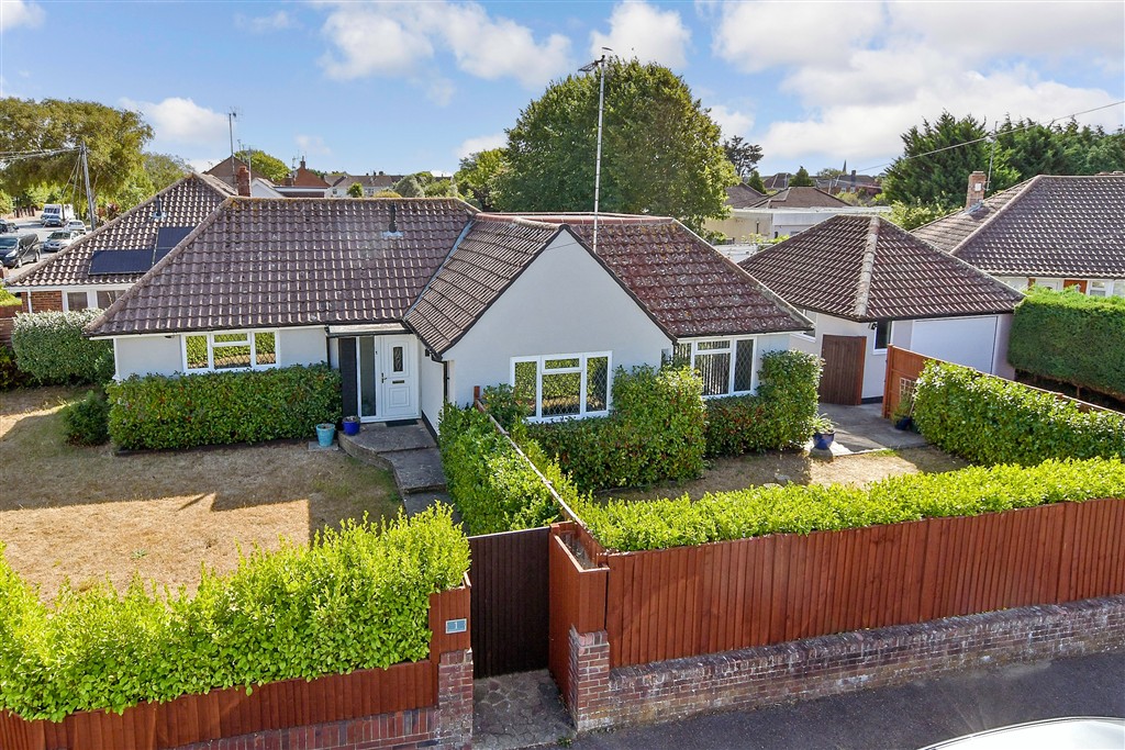 Muirfield Close, Worthing photo 3