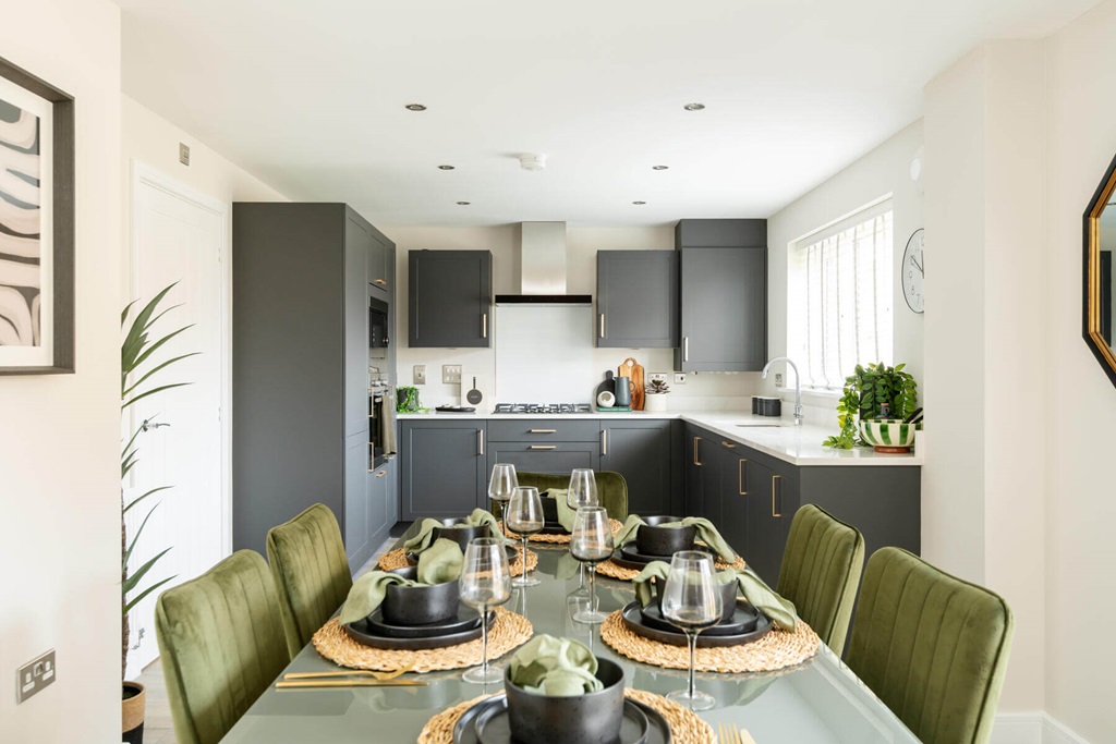 4 bed detached house for sale