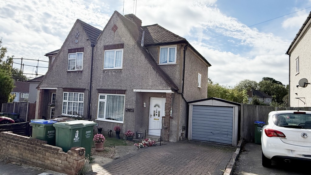 3 Leysdown Avenue, Bexleyheath photo 2