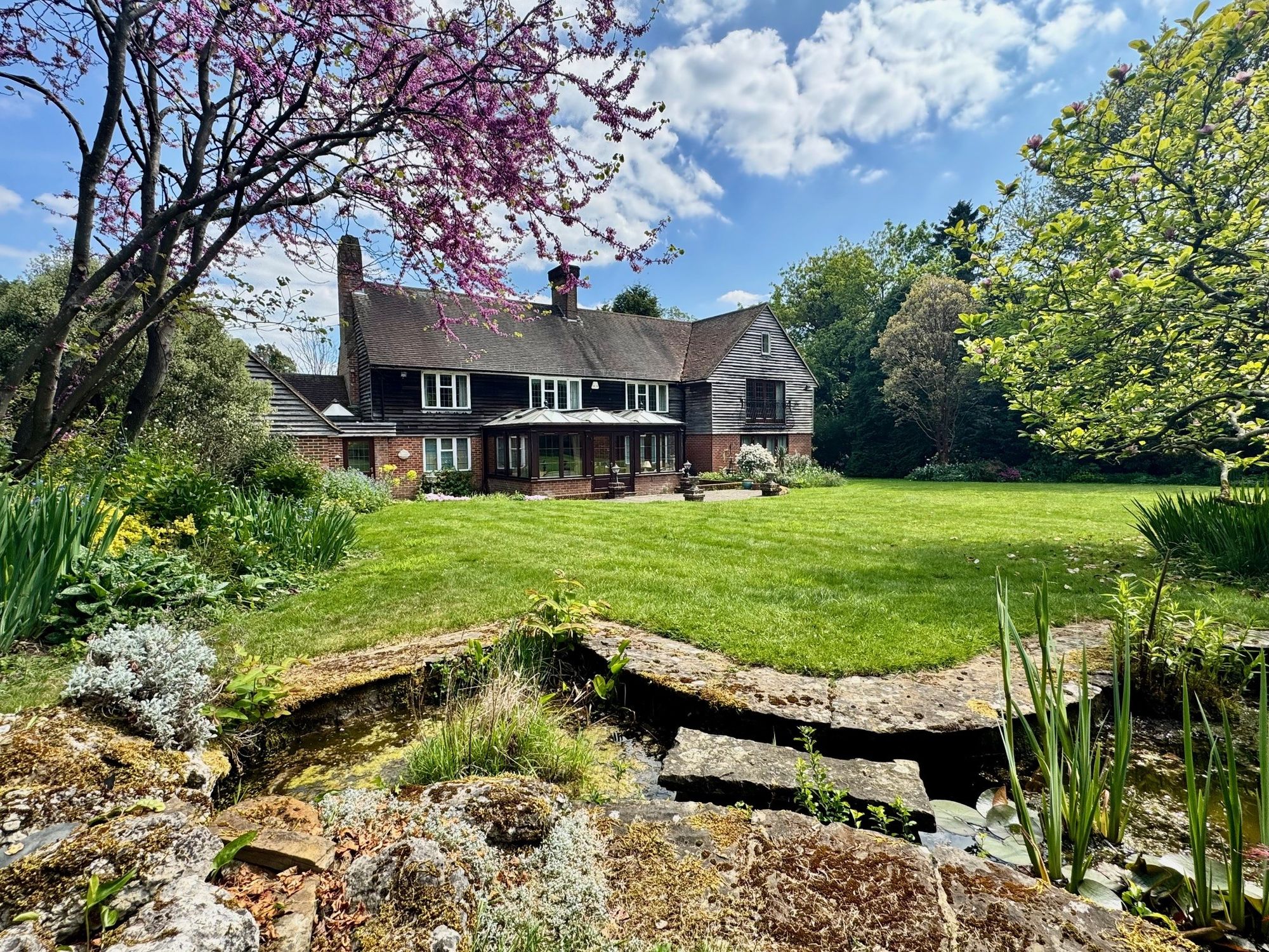 5 bedroom detached house for sale in Billingshurst