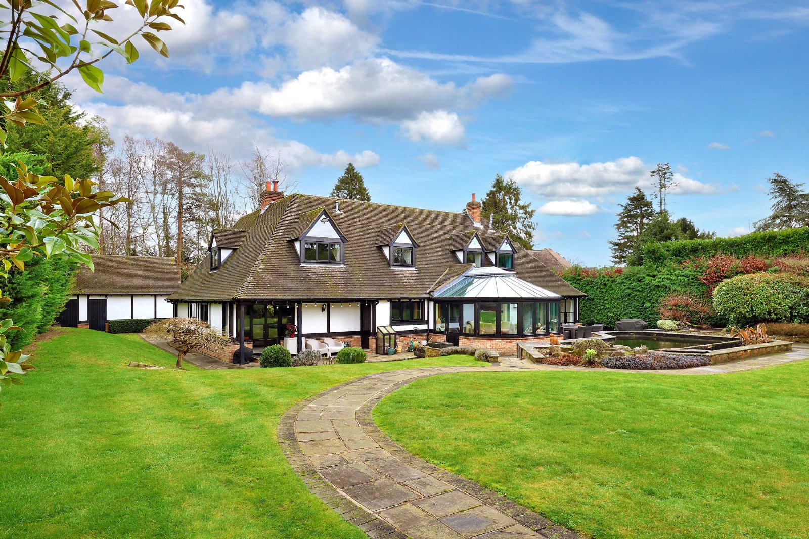 5 bedroom detached house for sale 0