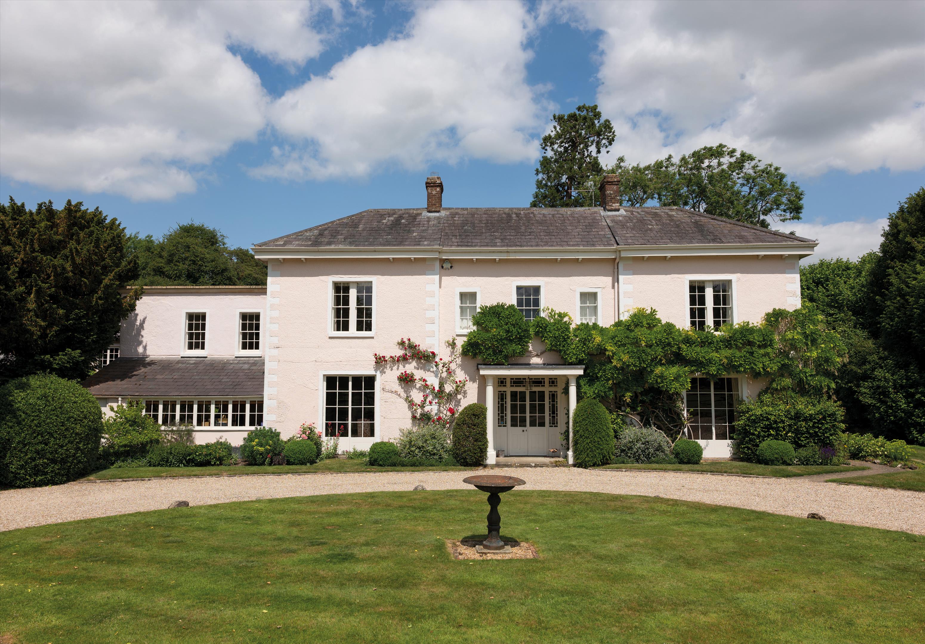 6 bedroom detached house for sale 0