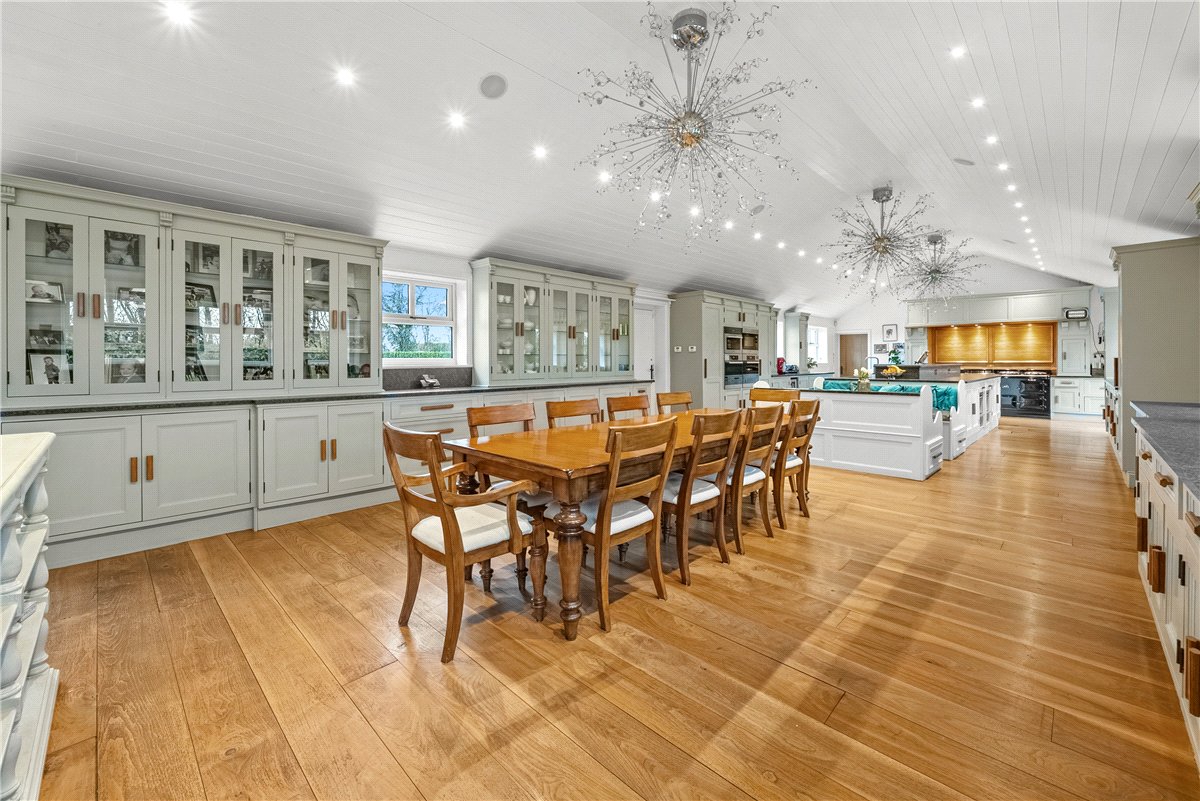 6 bedroom detached house for sale 0