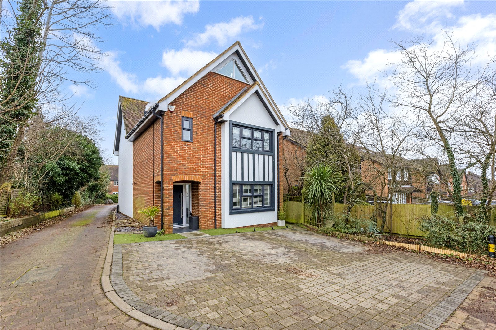 5 bedroom detached house for sale 0