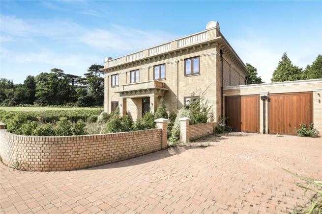 5 bedroom detached house for sale 0