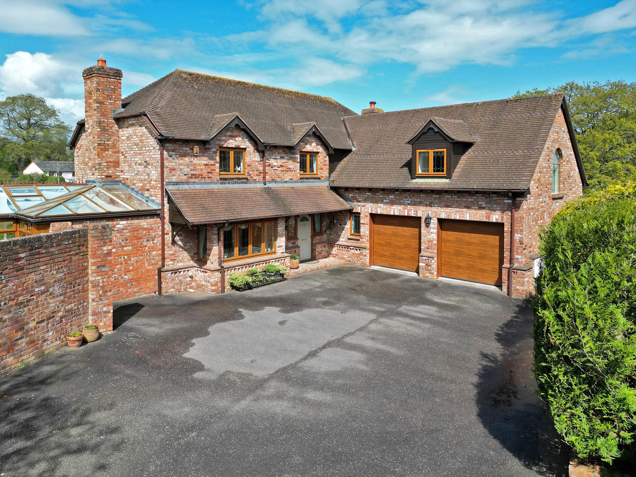 5 bedroom detached house for sale