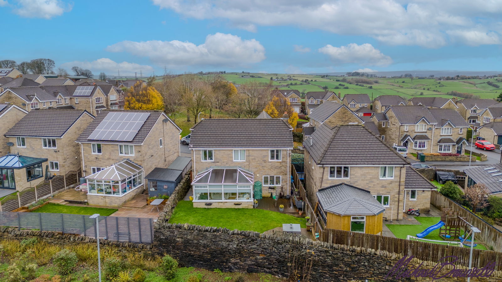 64, Oakhall Park, Bradford photo 4