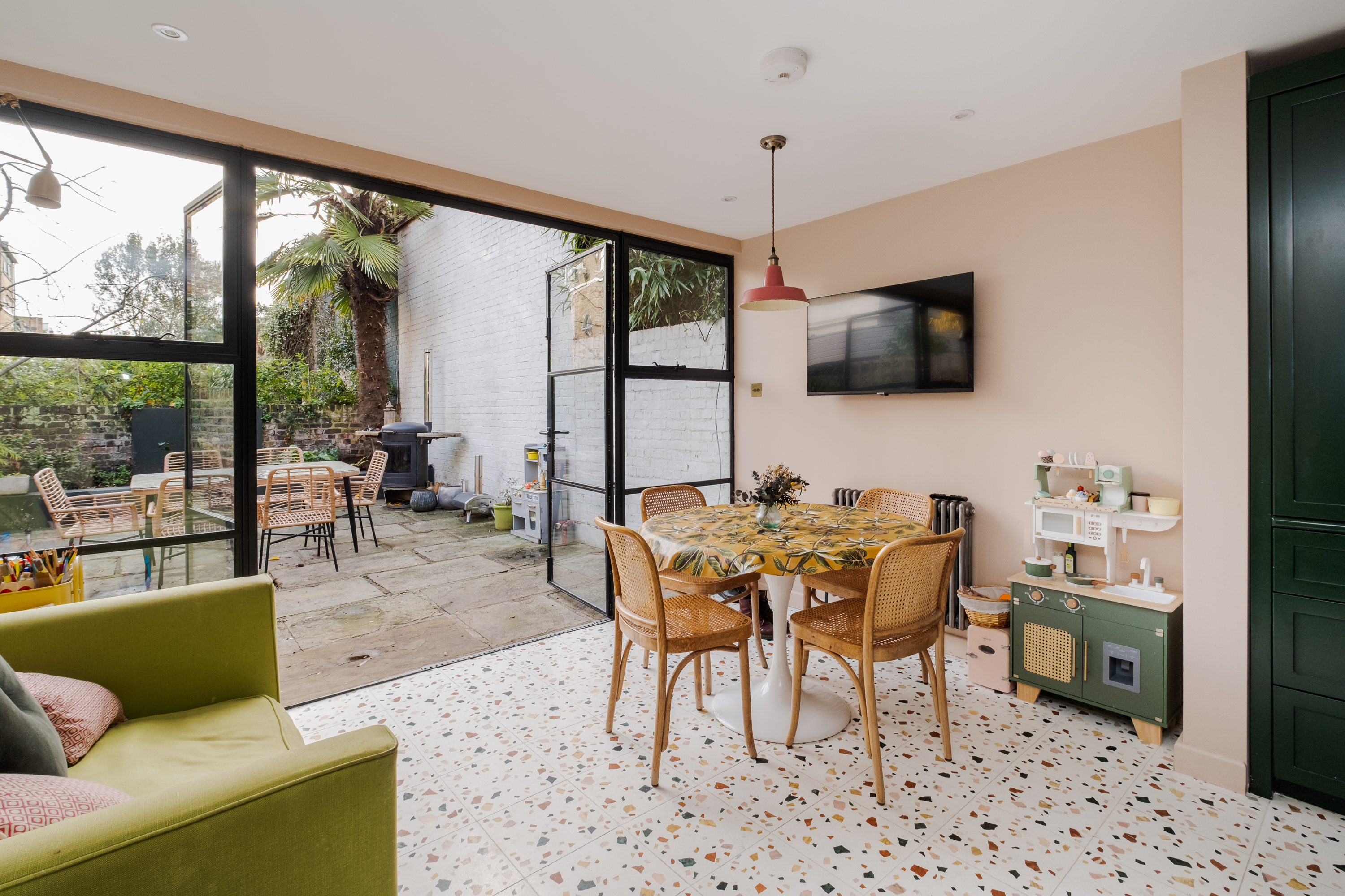 3 bedroom detached house for sale 0