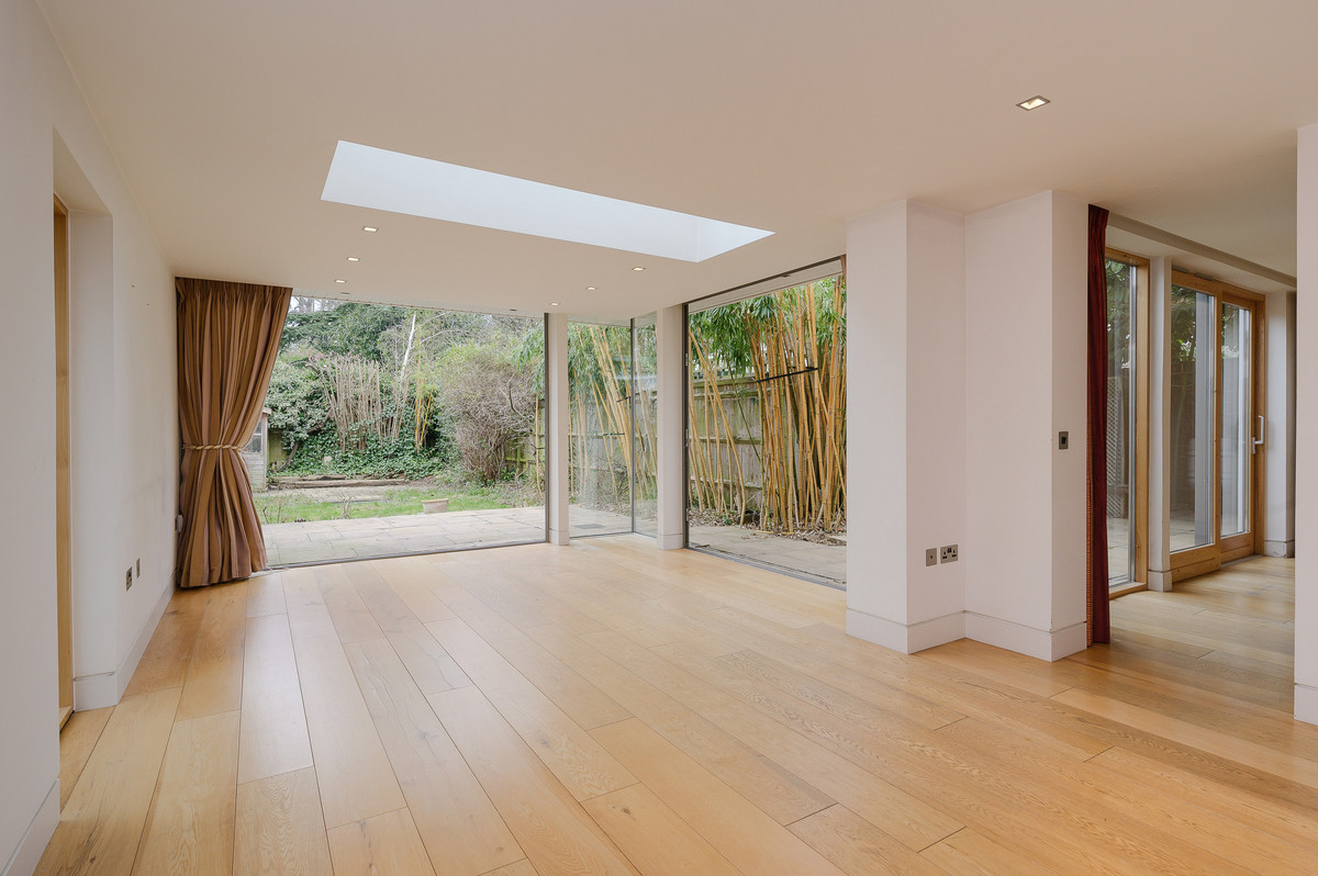 4 bedroom semi-detached house for sale 0