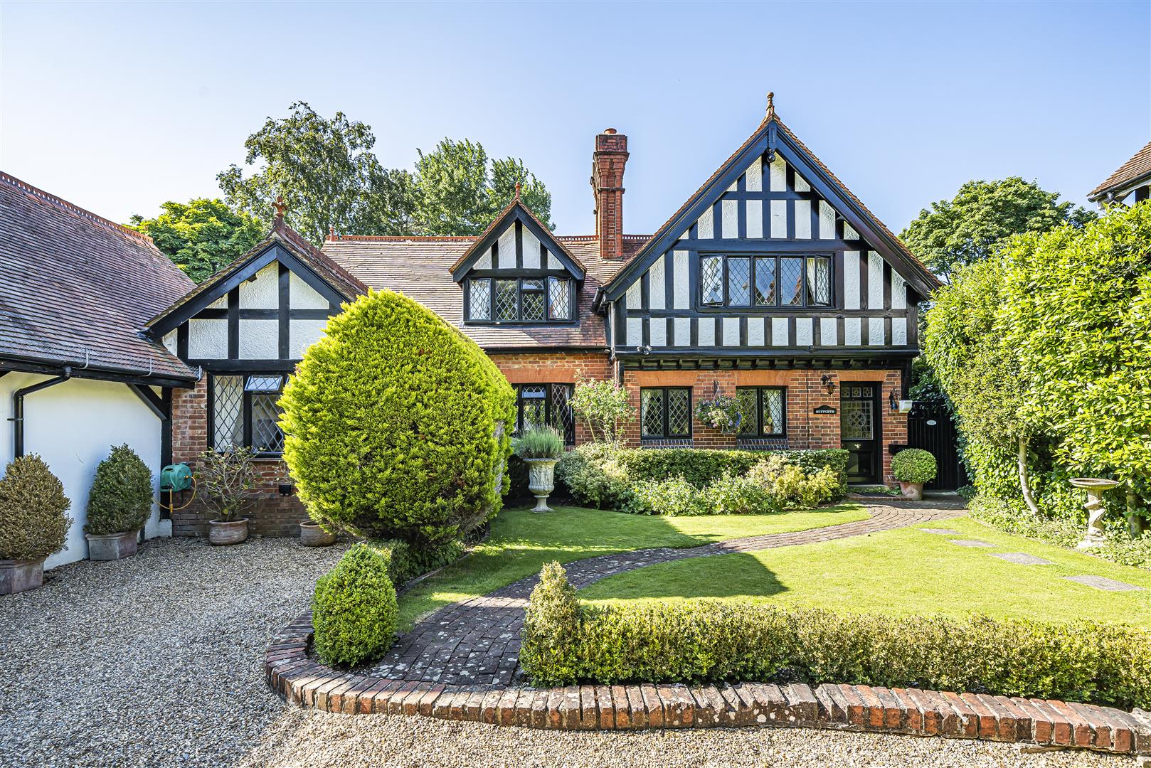 3 bedroom detached house for sale 0
