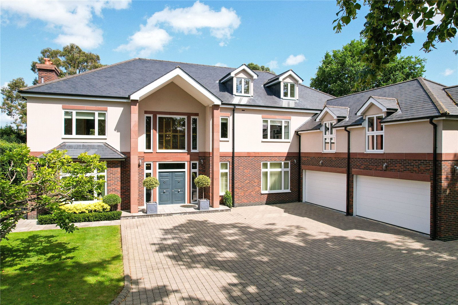 5 bedroom detached house for sale