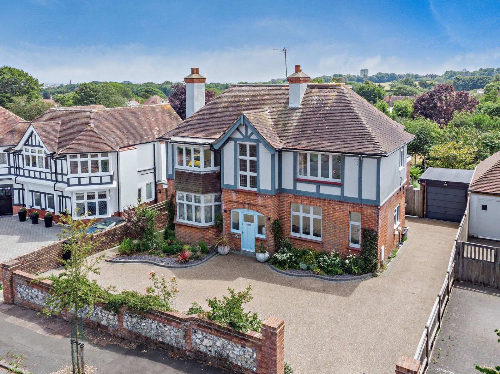 5 bedroom detached house for sale 0