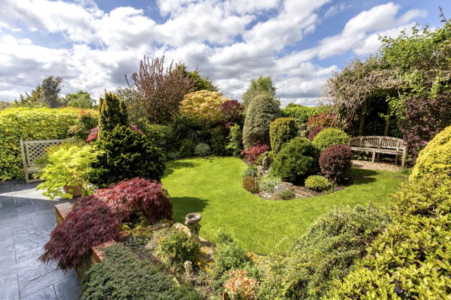 4 bedroom detached house for sale 0