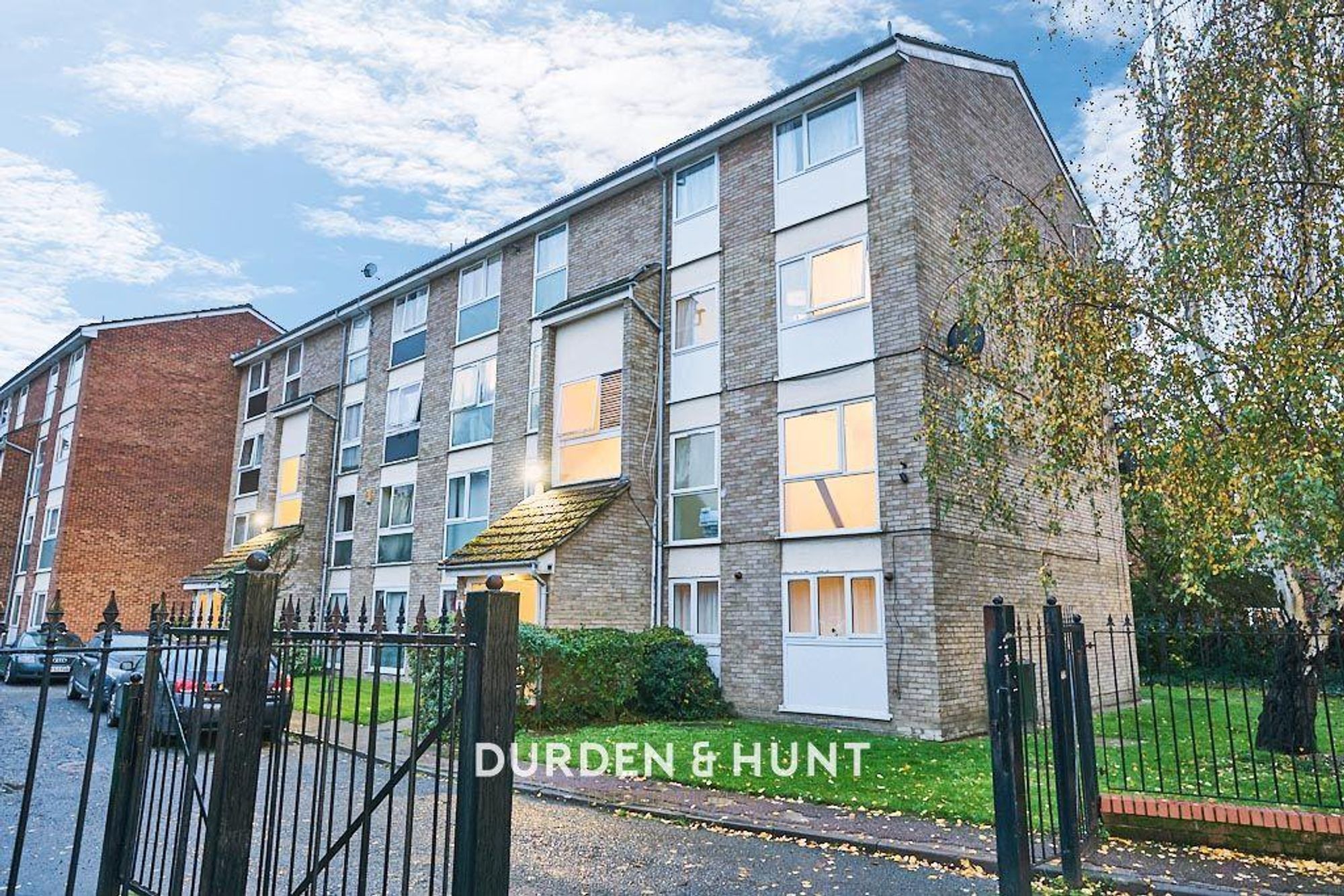 2-bed flat on 8 Aylesbury Close, London, £225,000