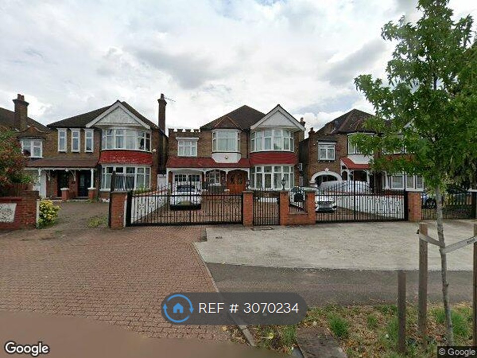 Gunnersbury Avenue, Gunnersbury Avenue Ealing, London photo 2