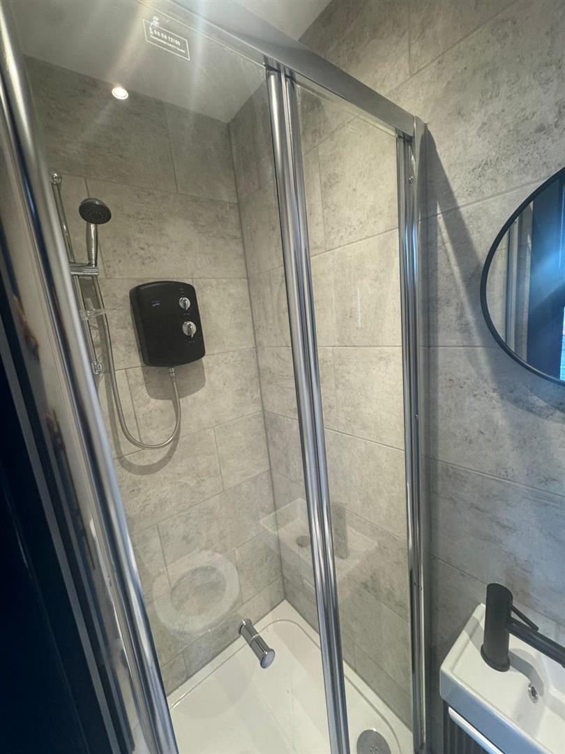 Flat 4, 4, Woodmansterne Road, London photo 5