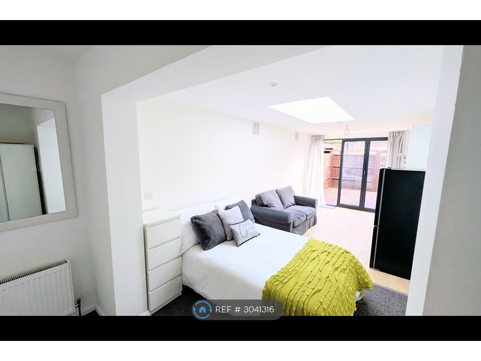 Studio flat on Burlington Avenue  Studio, Studio Flat, Slough, £995/mo
