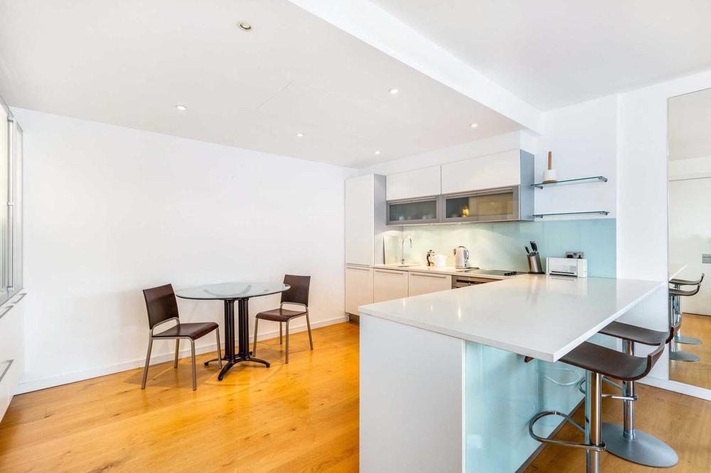 Flat 4, 97, Gloucester Place, London photo 4