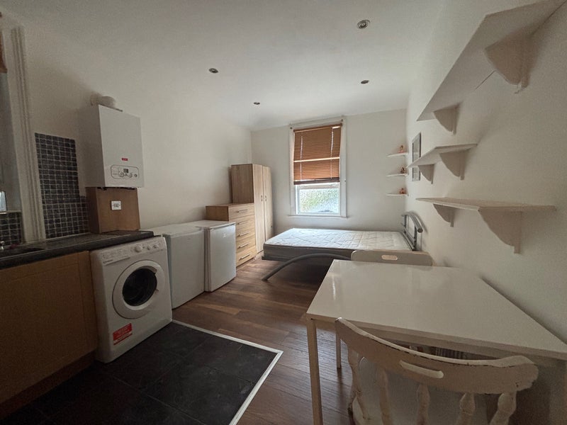 88 High Road, London photo 4