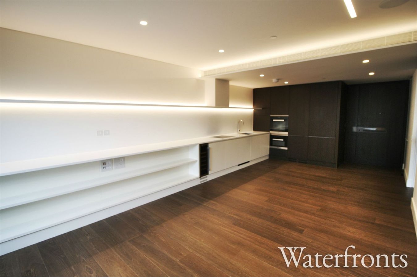 204, 37 Rathbone Place, London photo 4