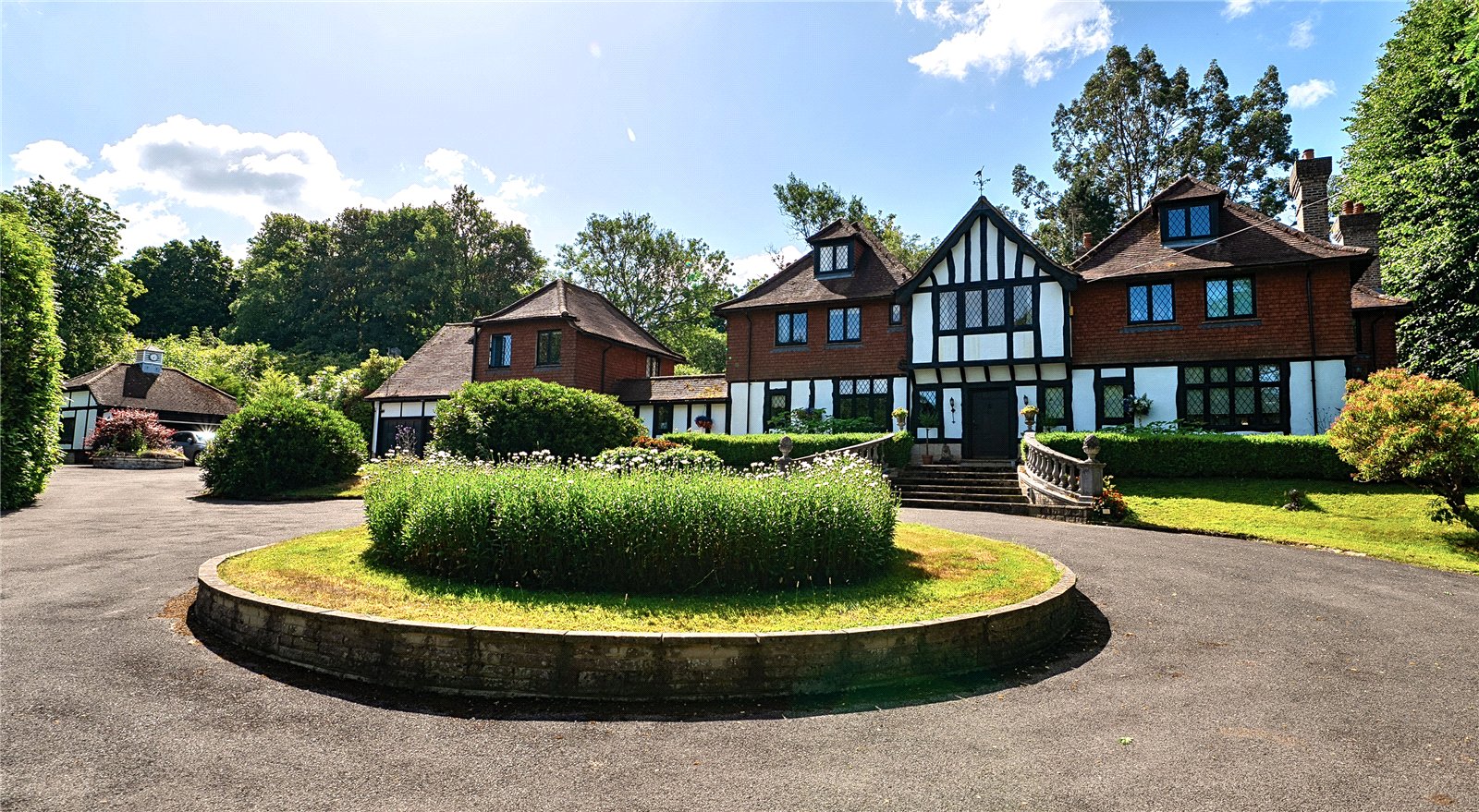 7 bedroom detached house for sale 0